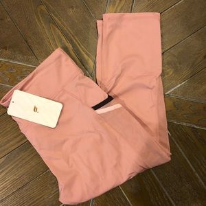 BRAND NEW fabletics mid rise crop